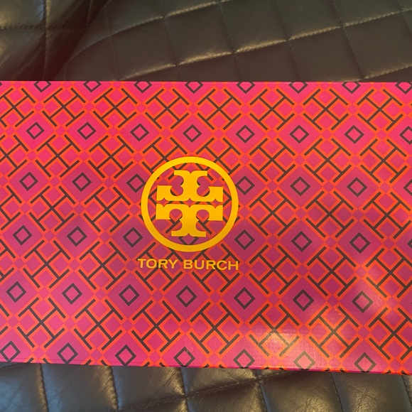 Tory Burch Miller Cloud Lug Patent Leather sandals in green with red soles - Picture 3 of 7